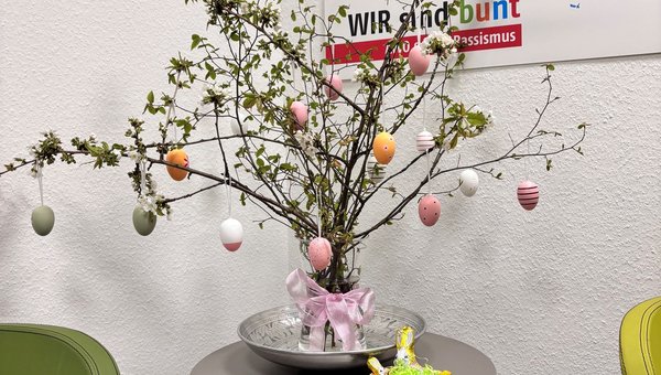 Bunter Osterstrauss läutet nächstes Fest ein