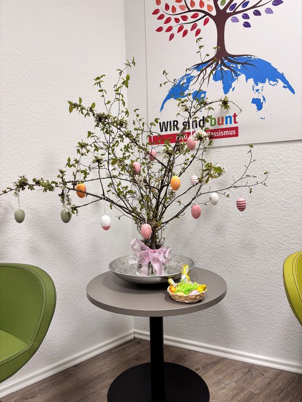 Bunter Osterstrauss läutet nächstes Fest ein